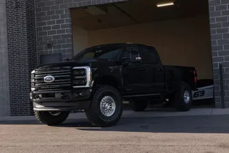 2025 Ford F350 Super Duty Crew Cab photo 4