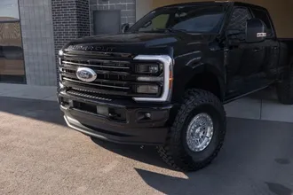 2025 Ford F350 Super Duty Crew Cab photo 7