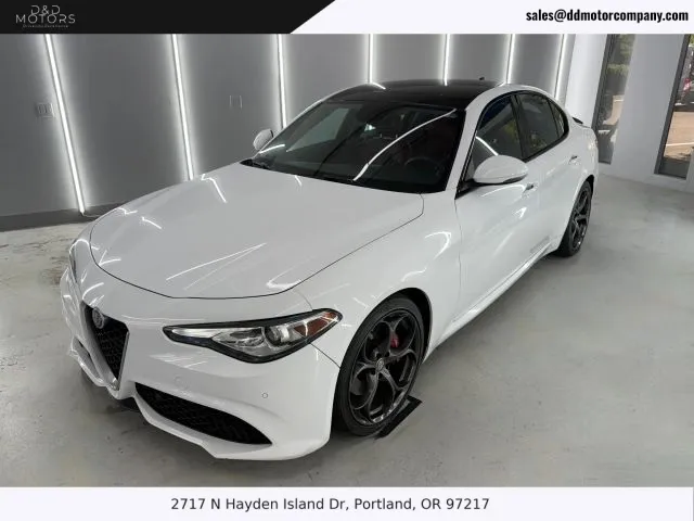 2017 Alfa Romeo Giulia Ti Sedan 4D