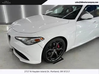 2017 Alfa Romeo Giulia photo 4