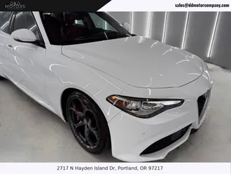 2017 Alfa Romeo Giulia photo 5