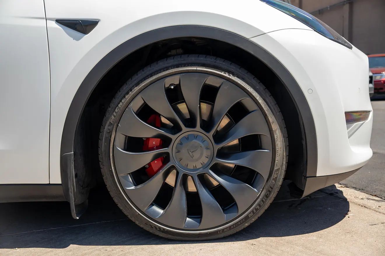 View vehicle photo 4