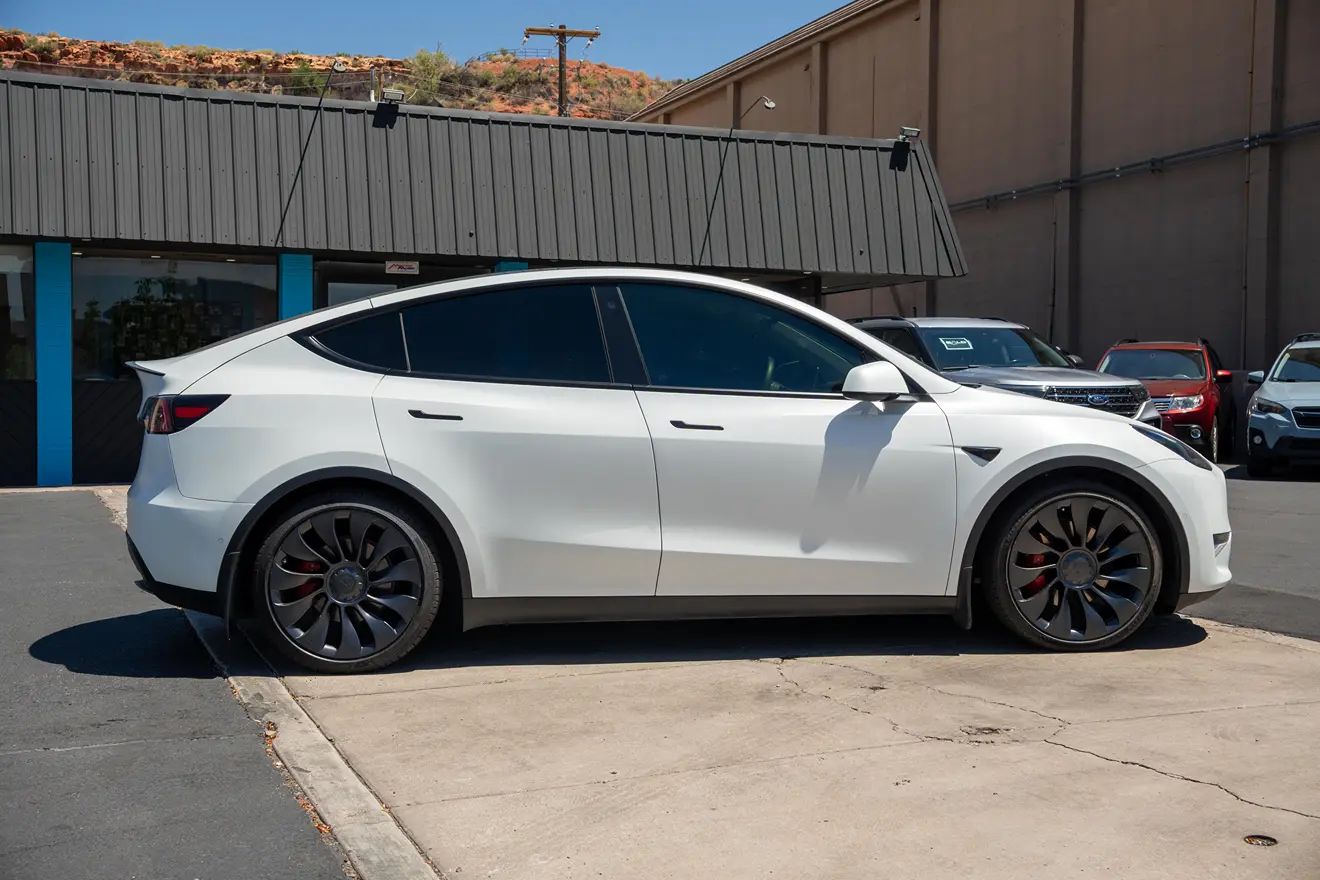 View vehicle photo 5
