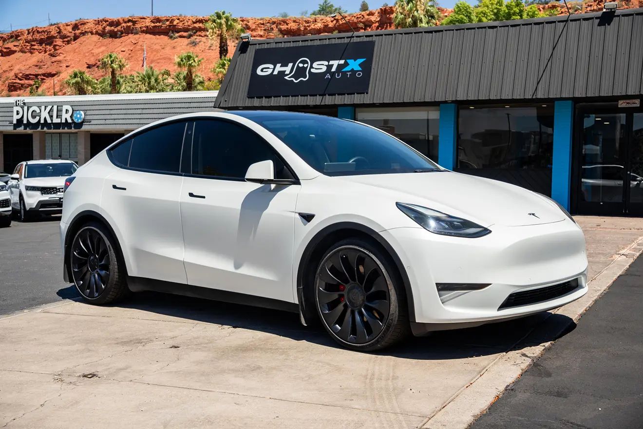 View vehicle photo 3