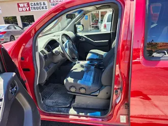2008 Nissan Frontier Crew Cab photo 2