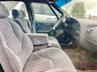 1999 Pontiac Bonneville photo 5