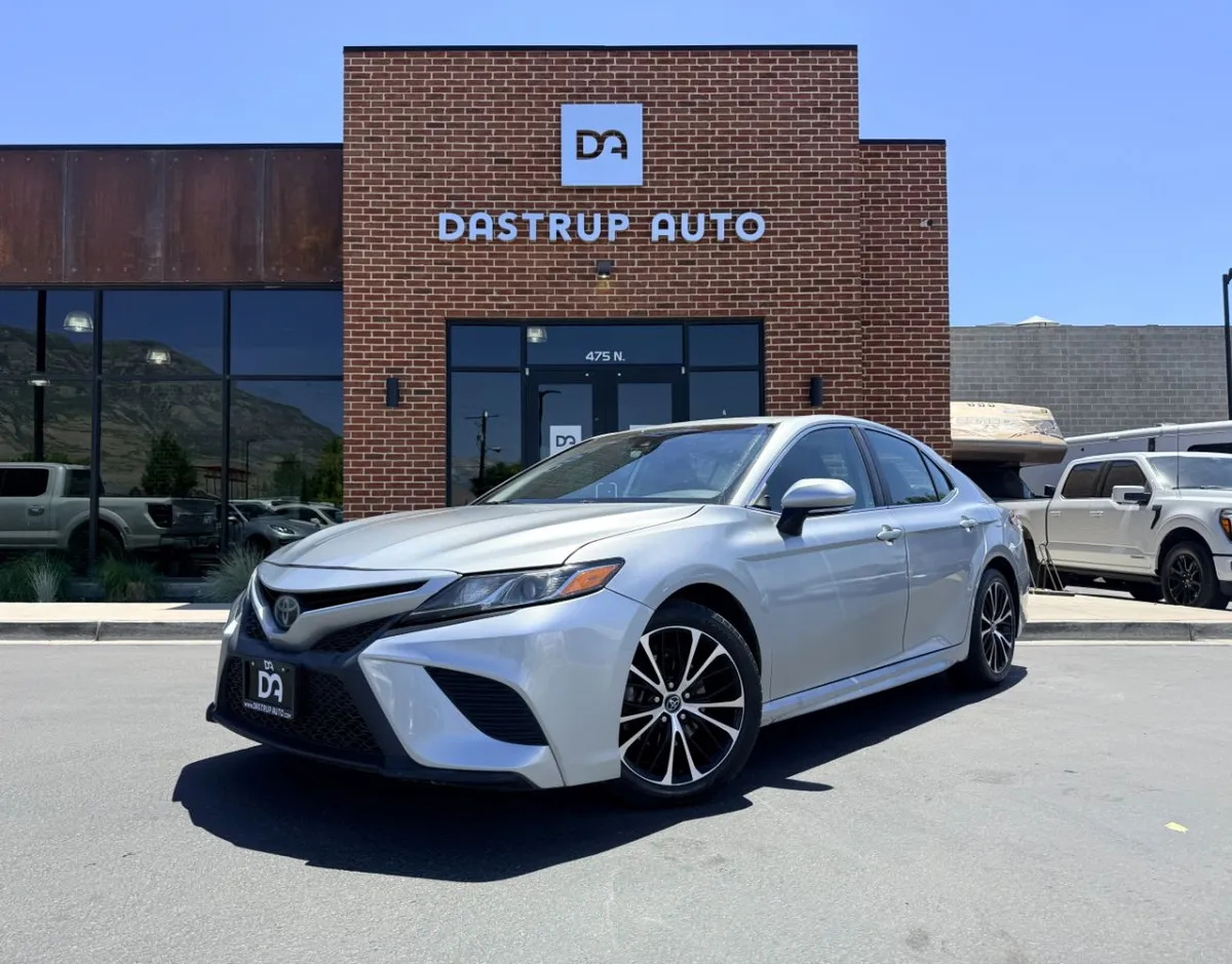 2020 Toyota Camry SE | SE Nightshade Edition
