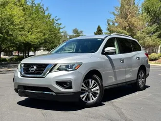 2018 Nissan Pathfinder photo 2