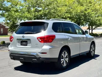 2018 Nissan Pathfinder photo 4