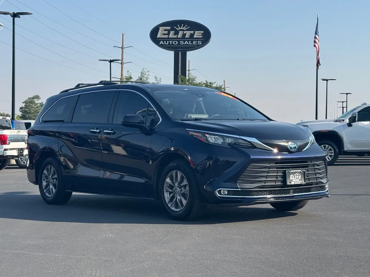 2024 Toyota Sienna XLE