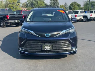 2024 Toyota Sienna photo 2