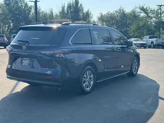 2024 Toyota Sienna photo 6