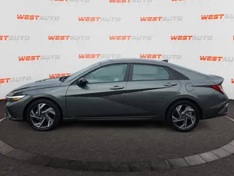 2025 Hyundai Elantra photo 2