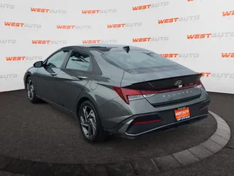 2025 Hyundai Elantra photo 3
