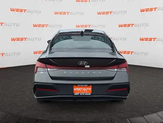 2025 Hyundai Elantra photo 4
