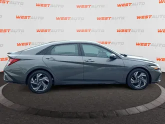 2025 Hyundai Elantra photo 6