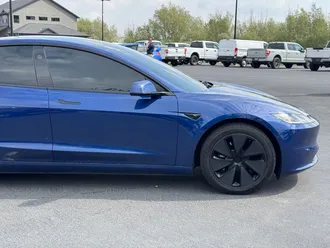 2025 Tesla Model 3 photo 4