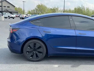 2025 Tesla Model 3 photo 5