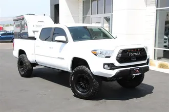 2019 TOYOTA TACOMA photo 2