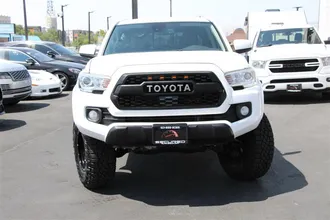2019 TOYOTA TACOMA photo 3