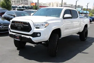 2019 TOYOTA TACOMA photo 4