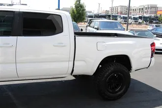 2019 TOYOTA TACOMA photo 6