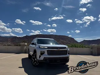 2026 Chevrolet Traverse photo 2