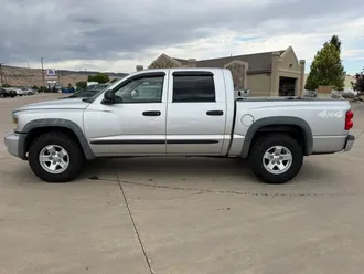 2008 Dodge Dakota Crew Cab photo 2