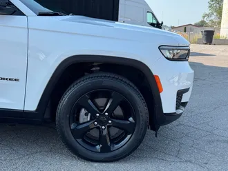 2023 Jeep Grand Cherokee L photo 3