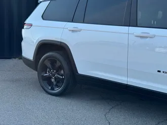 2023 Jeep Grand Cherokee L photo 4
