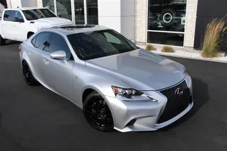 2016 LEXUS IS 300 AWD photo 2