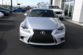 2016 LEXUS IS 300 AWD photo 3