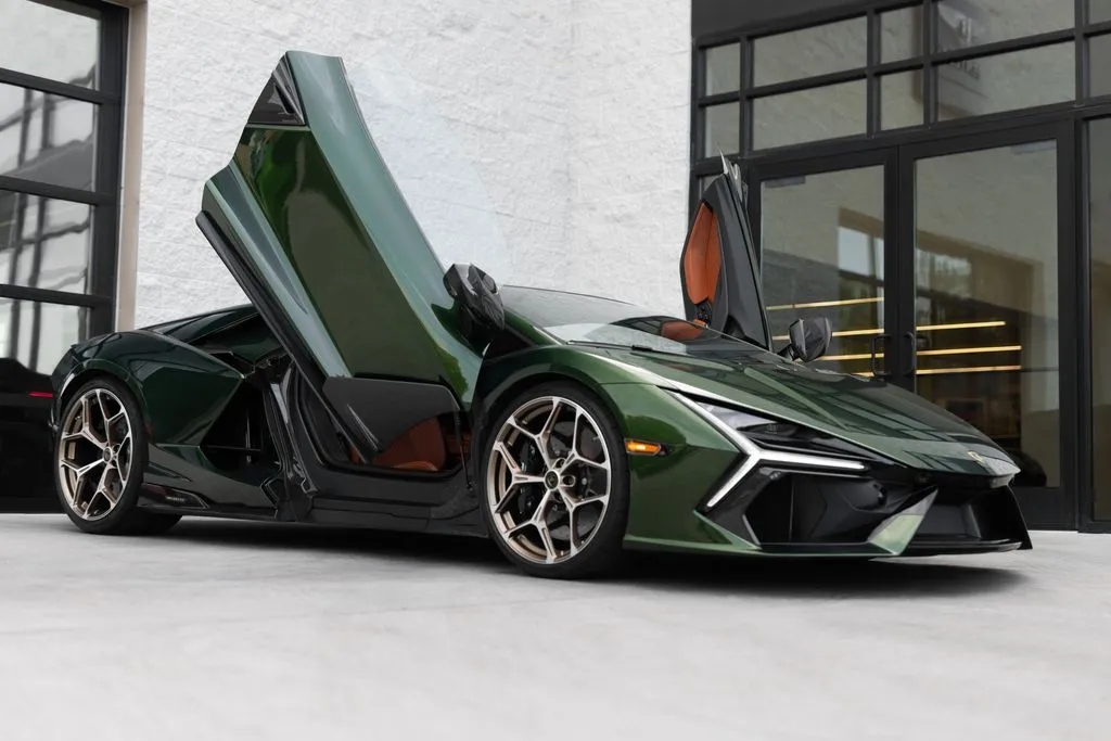2026 Lamborghini Revuelto