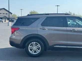 2021 Ford Explorer photo 5
