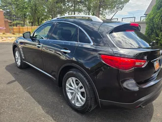 2014 Infiniti QX70 photo 3