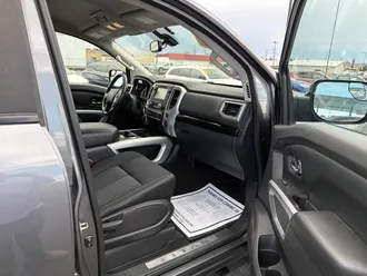 2017 Nissan Titan photo 3