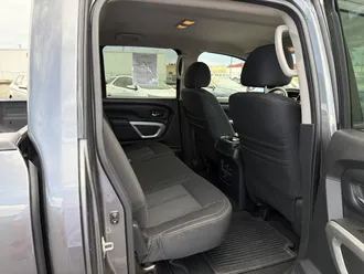 2017 Nissan Titan photo 4