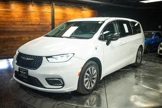 2024 CHRYSLER PACIFICA photo 2