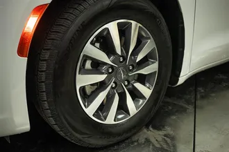 2024 CHRYSLER PACIFICA photo 3