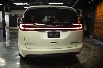 2024 CHRYSLER PACIFICA photo 6