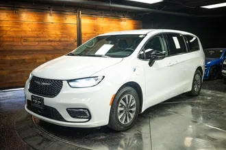 2024 CHRYSLER PACIFICA photo 2