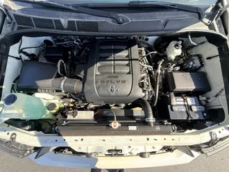 2018 Toyota Sequoia photo 4