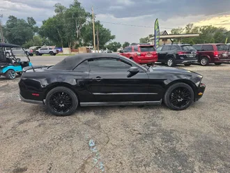 2010 Ford Mustang photo 4