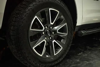 2021 CHEVROLET SUBURBAN photo 3