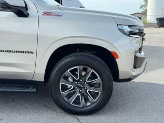 2023 Chevrolet Suburban photo 3