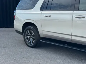 2023 Chevrolet Suburban photo 4
