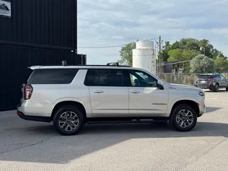 2023 Chevrolet Suburban photo 5