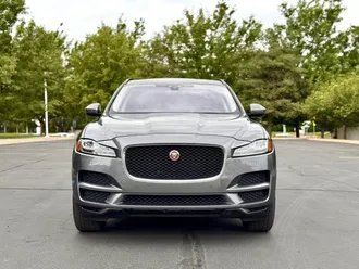 2017 Jaguar F-PACE photo 3