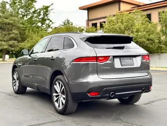 2017 Jaguar F-PACE photo 3