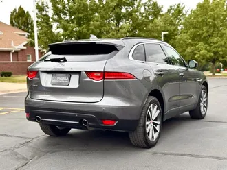 2017 Jaguar F-PACE photo 4